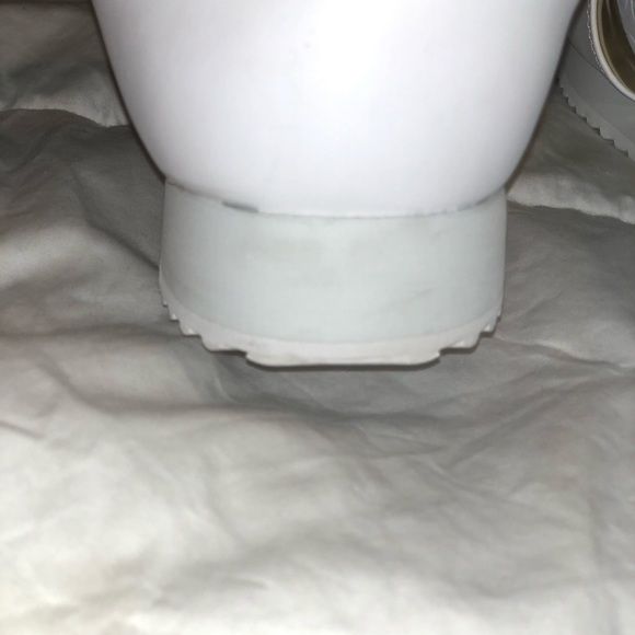 💖G BY GUESS white and gold guess logo sneakers - Picture 7 of 8